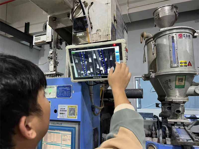 usdt九游会老哥俱乐部视觉模具保护器安装现场 (5)