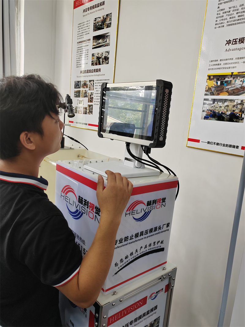 usdt九游会老哥俱乐部视觉模具保护器安装现场 (11)