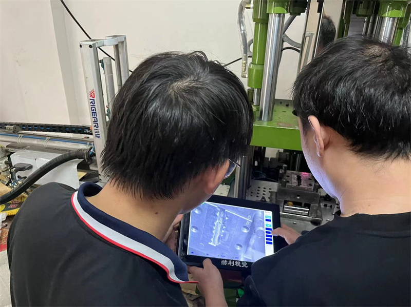 usdt九游会老哥俱乐部视觉模具保护器安装现场 (3)