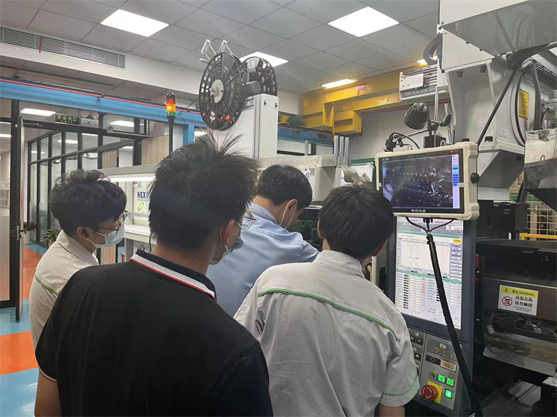 usdt九游会老哥俱乐部视觉智能模具保护器安装现场 (17)
